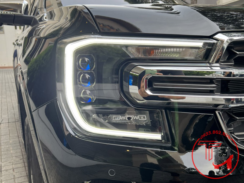 Thiết kế đèn pha full LED dạng chữ C độc đáo 